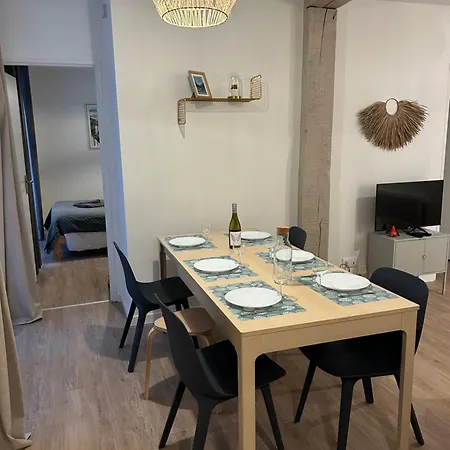 Апартаменты Le Patio : Chic 3 Au Coeur De По