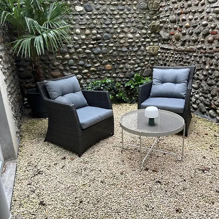 Le Patio : Chic 3 Au Coeur De Pau