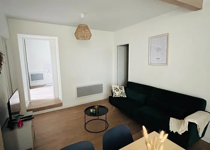 Апартаменты Le Patio : Chic 3 Au Coeur De По